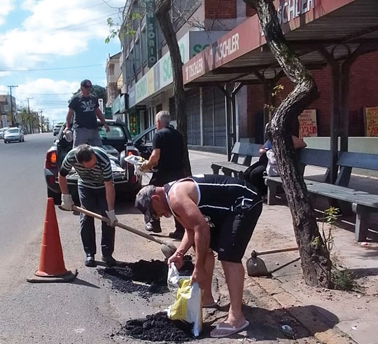 Secretaria de Obras está tapando buracos