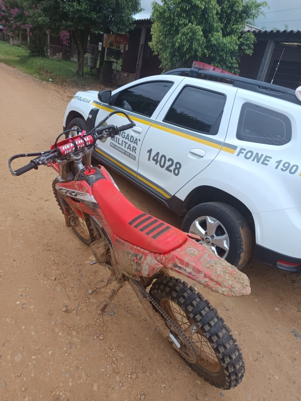 Moto furtada é recuperada pela BM no Bairro Bom Retiro