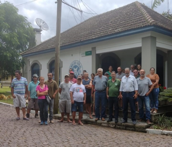 Sindicato Rural entrega sementes de milho em Cachoeira do Sul