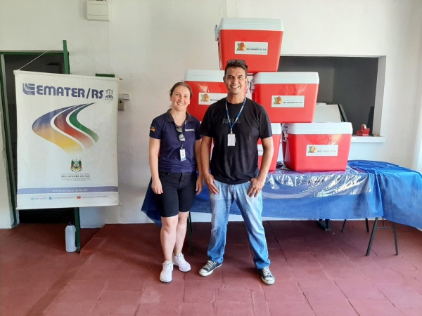 Emater entrega caixas térmicas para 35 pescadores de Cachoeira do Sul 