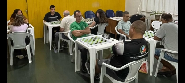 Damistas disputam torneio seletivo na segunda-feira 