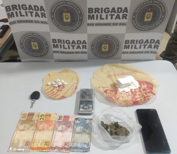 Dupla é presa sob a suspeita de tráfico de drogas pela Brigada Militar 