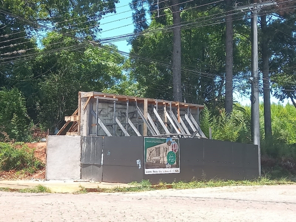 Entrega do monumento Sinta-se Feliz fica para janeiro