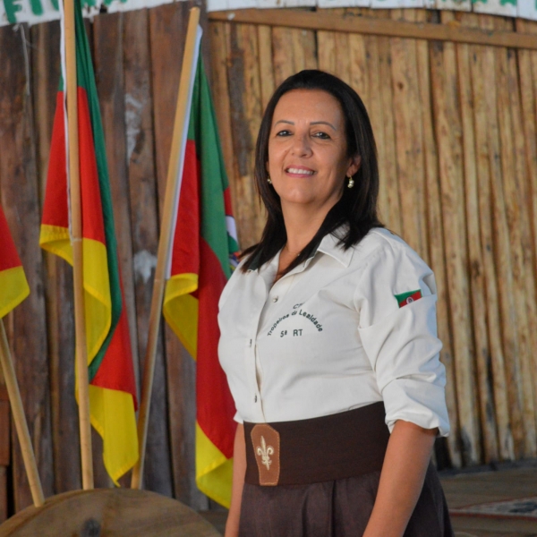 Patroa Cristina segue no comando do CTG Tropeiros da Lealdade 